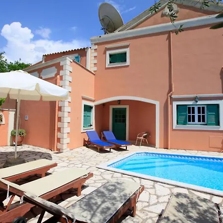 Villa Lavranos House *
