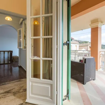 فيلة Lavranos House *