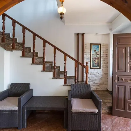 Lavranos House *