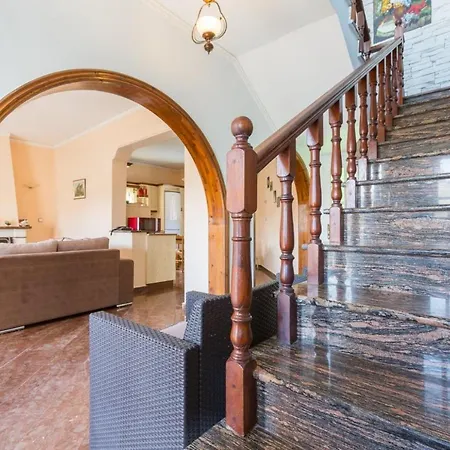 Villa Lavranos House *